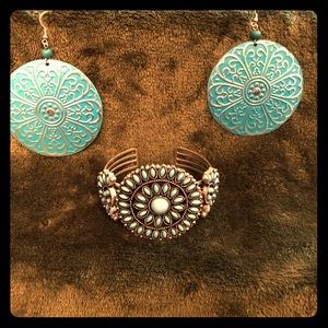 🌷🌺 Southwestern Cuff Bracelet and Earrings.